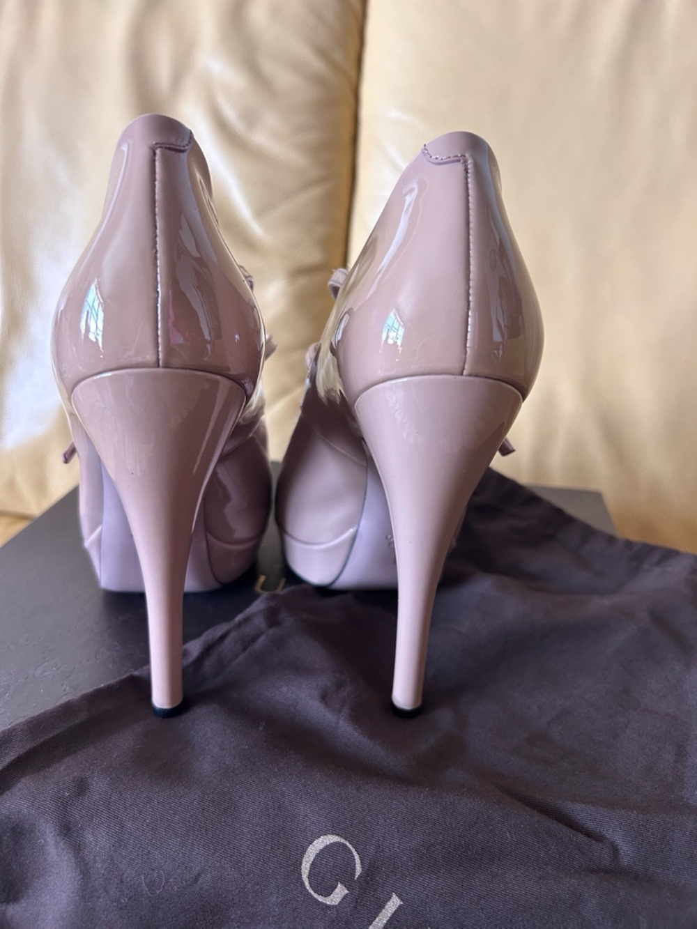 Gucci Lavender Patent Peep-Toe Platform Heels with Triple Straps - Picture 4 of 7